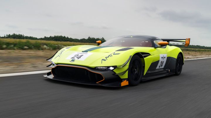 aston-martin-vulcan-amr-pro-15
